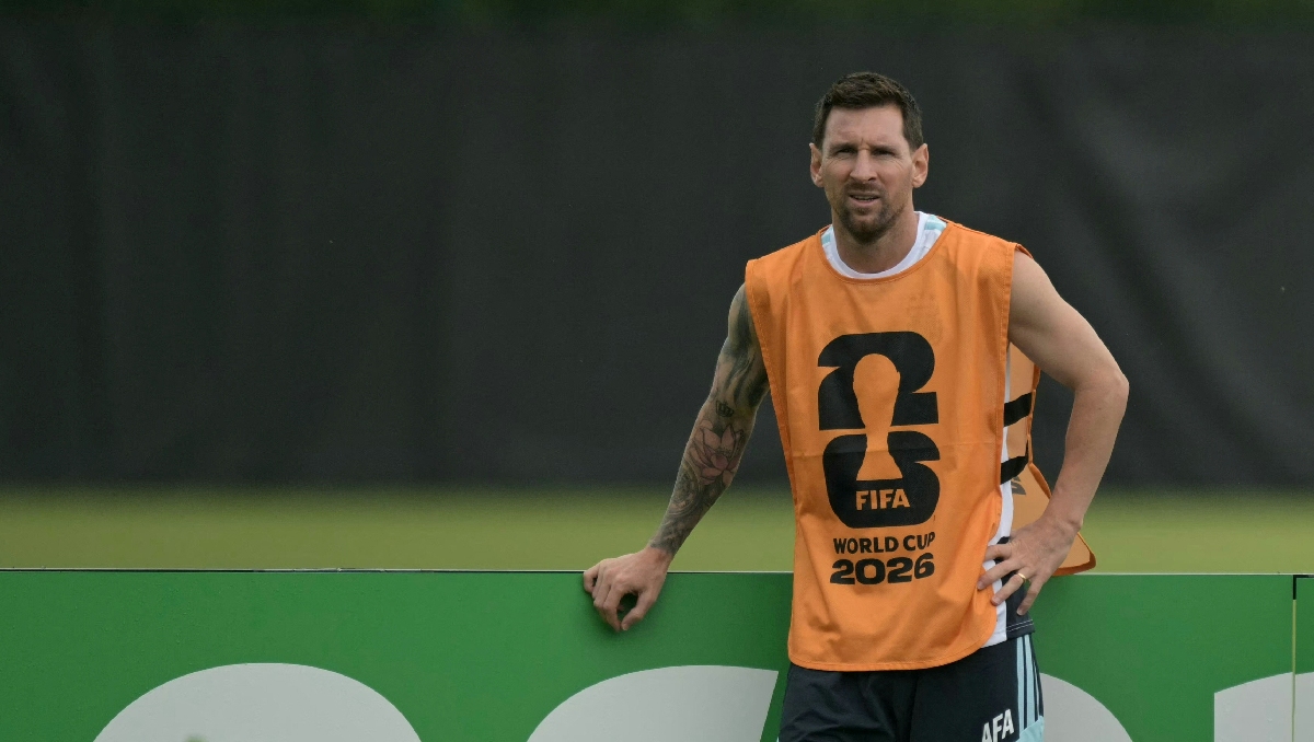 Messi iniciará en la banca para el partido ante Jordania, adelanta Scaloni (AFP)