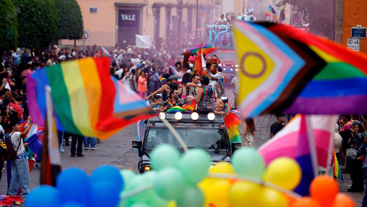 En México, al menos 5 millones de personas de 15 años o más se autoidentifican como parte de la población LGBT+. | Cuartoscuro
