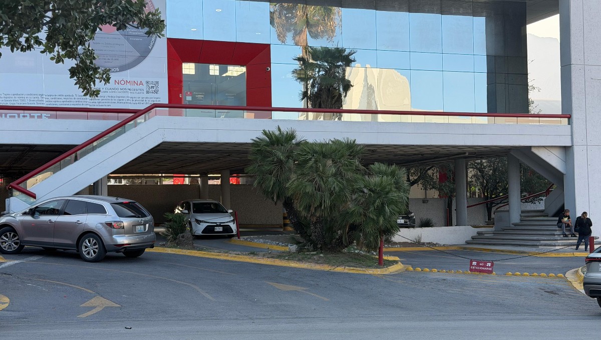 El robo se realizó en la sucursal bancaria ubicada en el centro de San Pedro. Foto: Mayte Villasana
