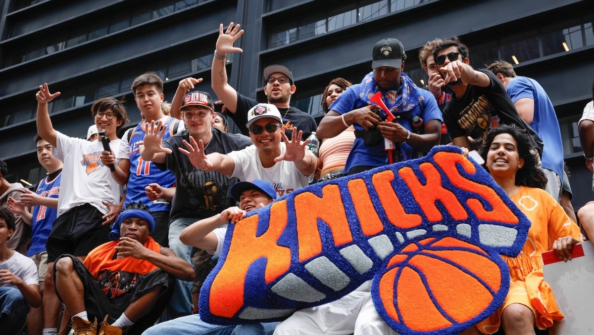 Nueva York sorteará papeleras de los Knicks tras el robo viral de una aficionad. (Agencia EFE)