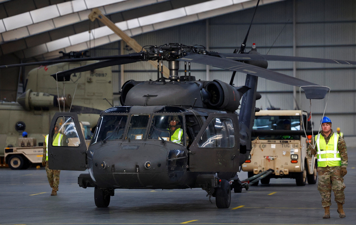 Edomex apuesta por IA, androides y un Black Hawk para seguridad