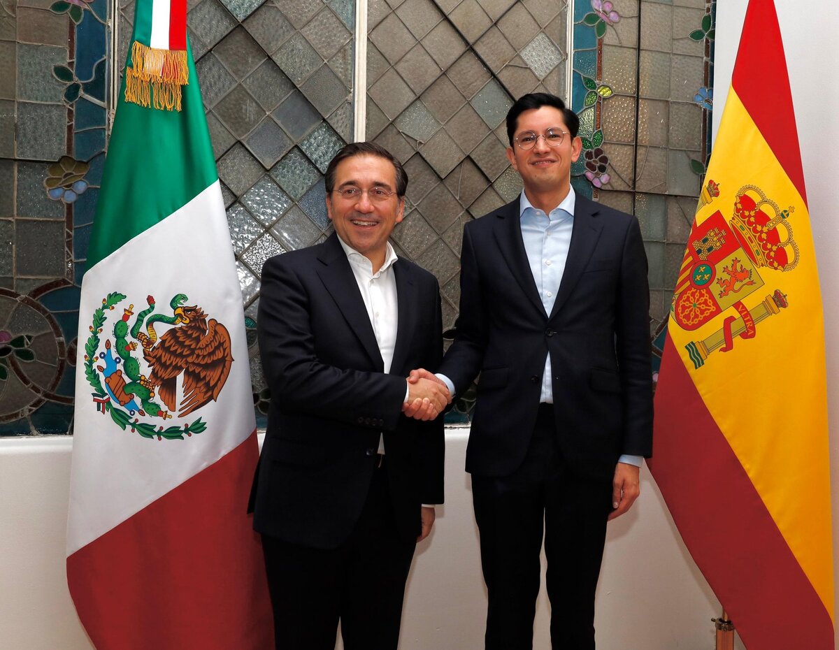 José Manuel Albares se reunió con Roberto Velasco. | Foto: Especial