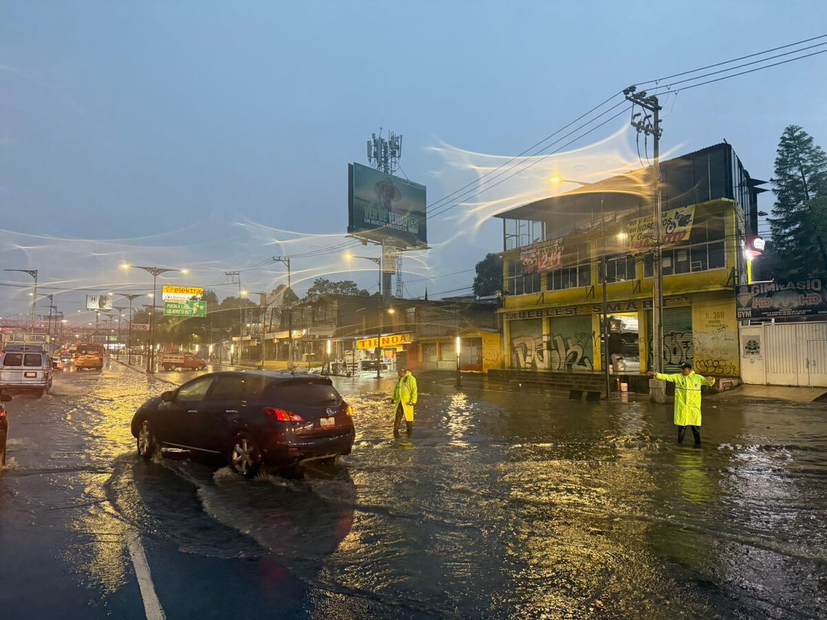 Afectaciones por lluvias en CdMx genera caos vial.