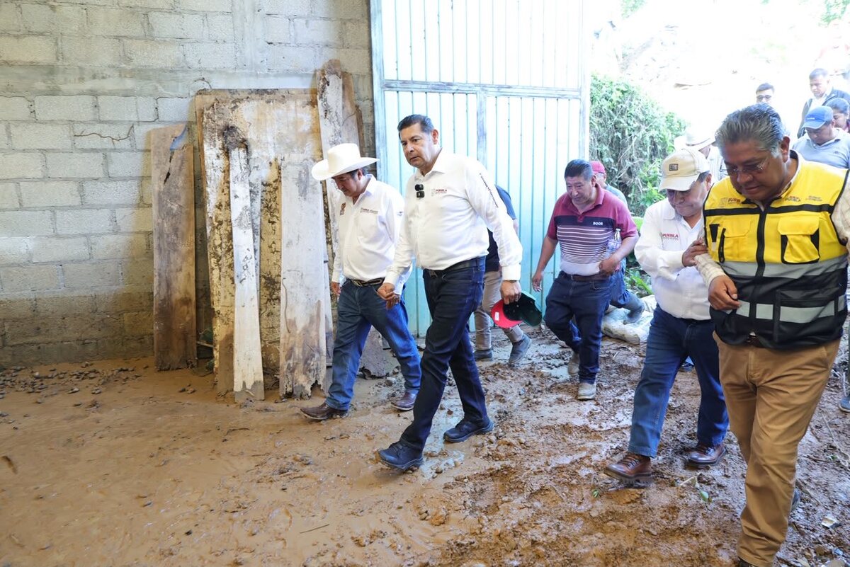 Las autoridades estatales brindan apoyo para las familias afectadas por las lluvias. | Foto: Especial