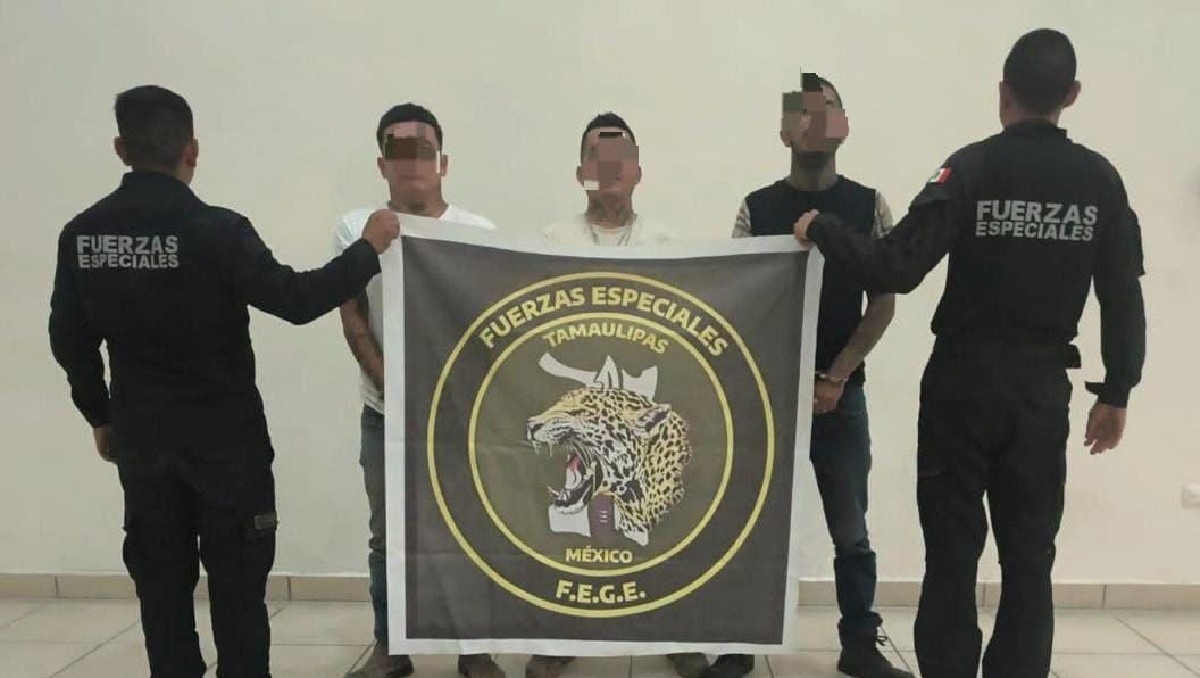 Detienen a tres hombres y aseguran cinco radios durante operativo en Reynosa. (SSP Tamaulipas)