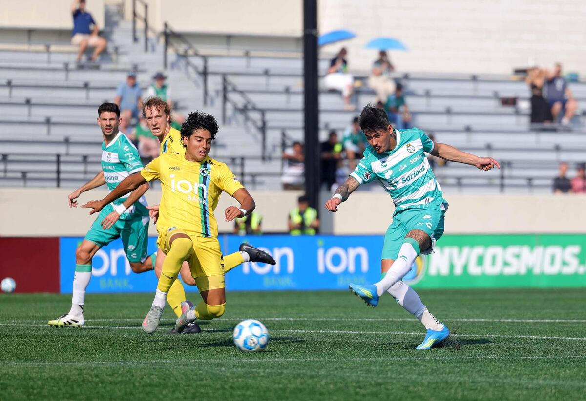 Equipo Santos Laguna gana al Cosmos de NY | Cortesía Club Santos