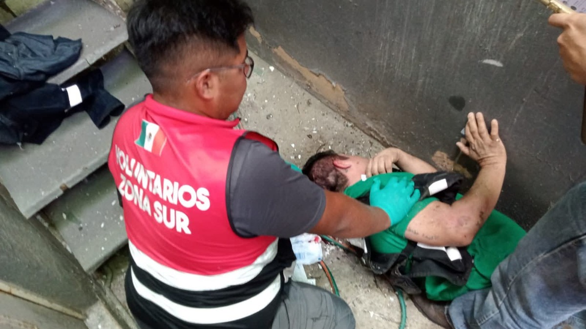 El hombre permaneció hospitalizado varios días tras sufrir una fuerte caída durante labores de mantenimiento en un edificio federal.