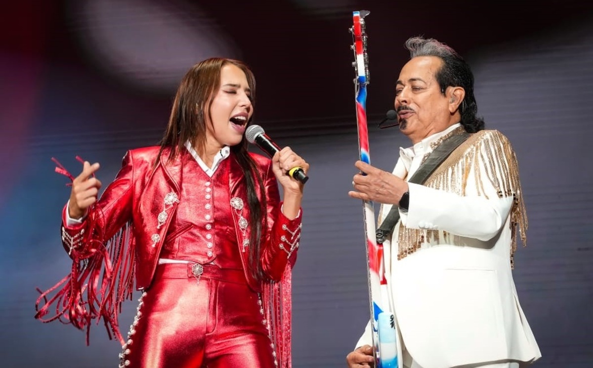 Majo Aguilar cantó con Los Tigres del Norte ante a 60 mil fans en el escenario del Estadio GNP Seguros.