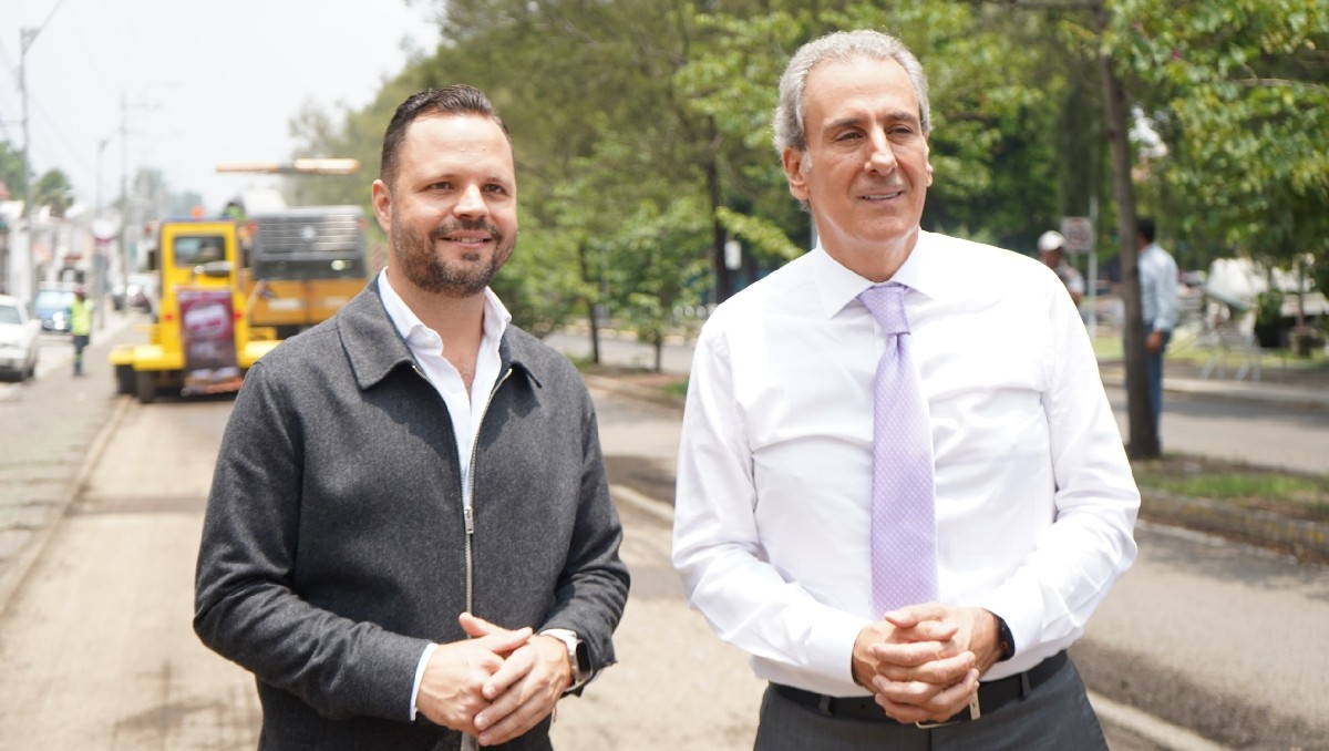 Pepe Chedraui supervisa tren capitalino de pavimentación | Cortesía