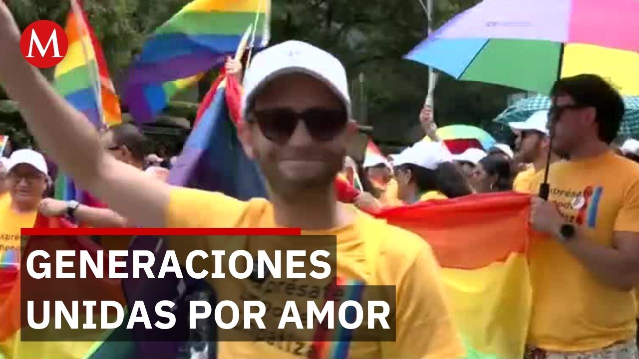 Abuelas llevan a sus nietas a marcha del orgullo mientras luchan contra tabúes familiares
