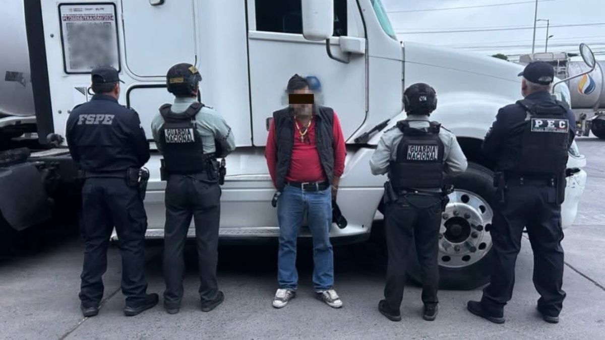 Aseguran tractocamión que transportaba aproximadamente 48 mil litros de hidrocarburo. | Secretaría de Seguridad y Paz de Guanajuato