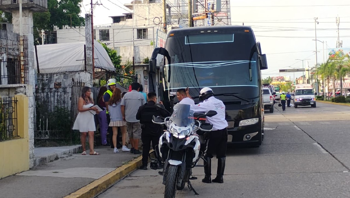 Autoridades acordonaron la avenida Álvaro Obregón, en Ciudad Madero, tras el fallecimiento de un ciclista que fue atropellado | Pablo Reyes