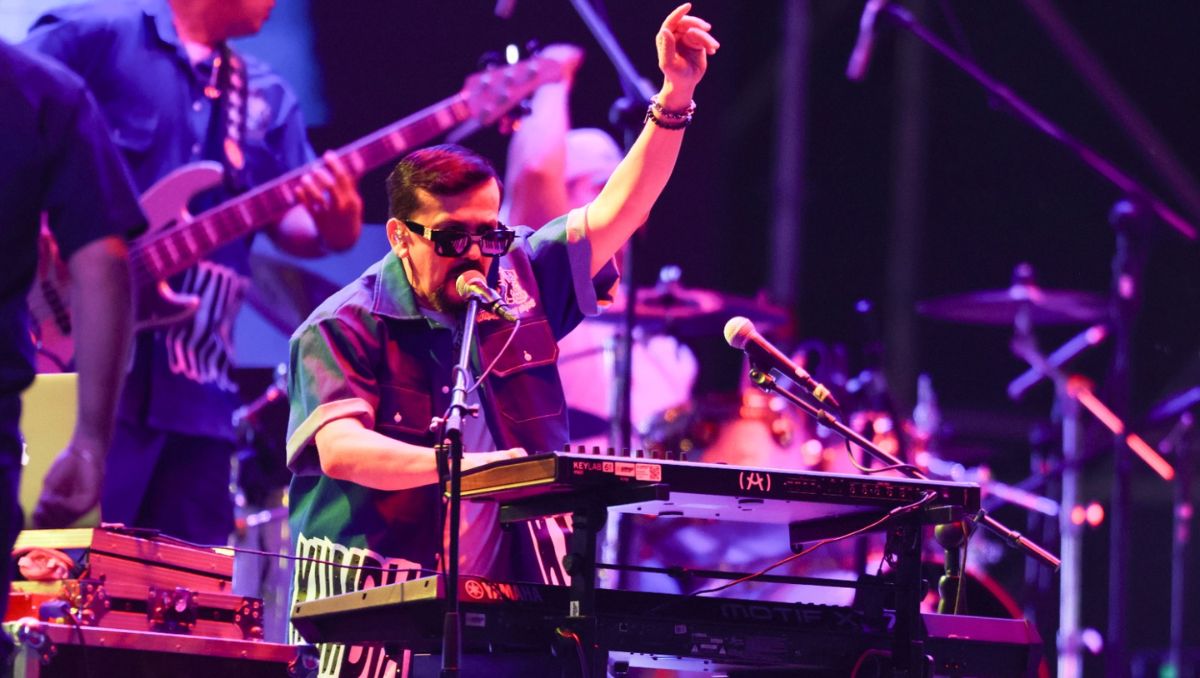 Cruz Martínez cumplió con el concierto horas después de anunciar la muerte de su madre | Roberto Alanís