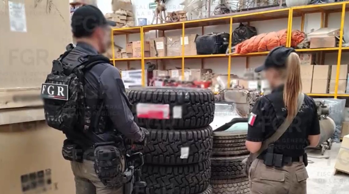 Durante la diligencia la FGR  aseguró mil 781 neumáticos . | Foto: FGR