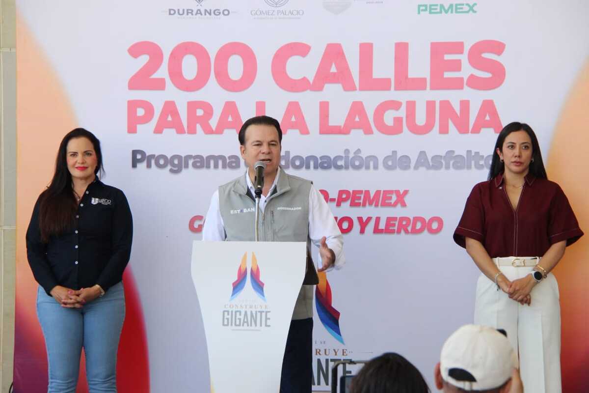 Con una donación de 500 toneladas de asfalto por parte de PEMEX, el Gobierno de Durango inició la rehabilitación de 203 vialidades.| Especial.