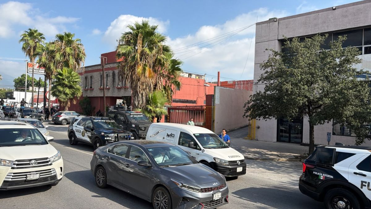Elementos de Fuerza Civil y de otras corporaciones policiacas despidieron con honores a los tres oficiales que fallecieron. | Agustín Martínez