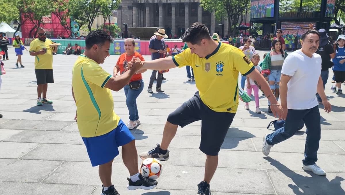 Ricardinho afina detalles antes de su intento por imponer un nuevo récord mundial en Zapopan. (Kevin Hernández)