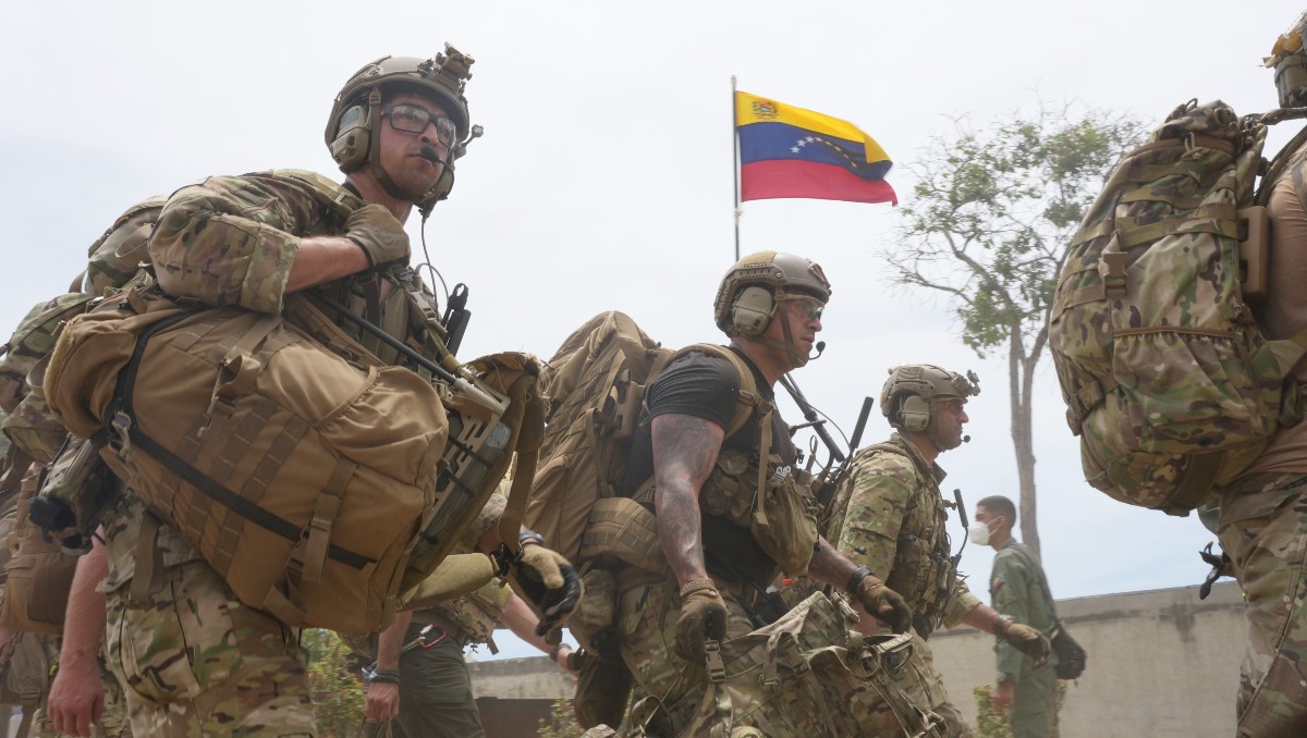 Tropas estadunidenses llegan para ayudar en las labores de socorro tras el terremoto en La Guaira, Venezuela. | AP