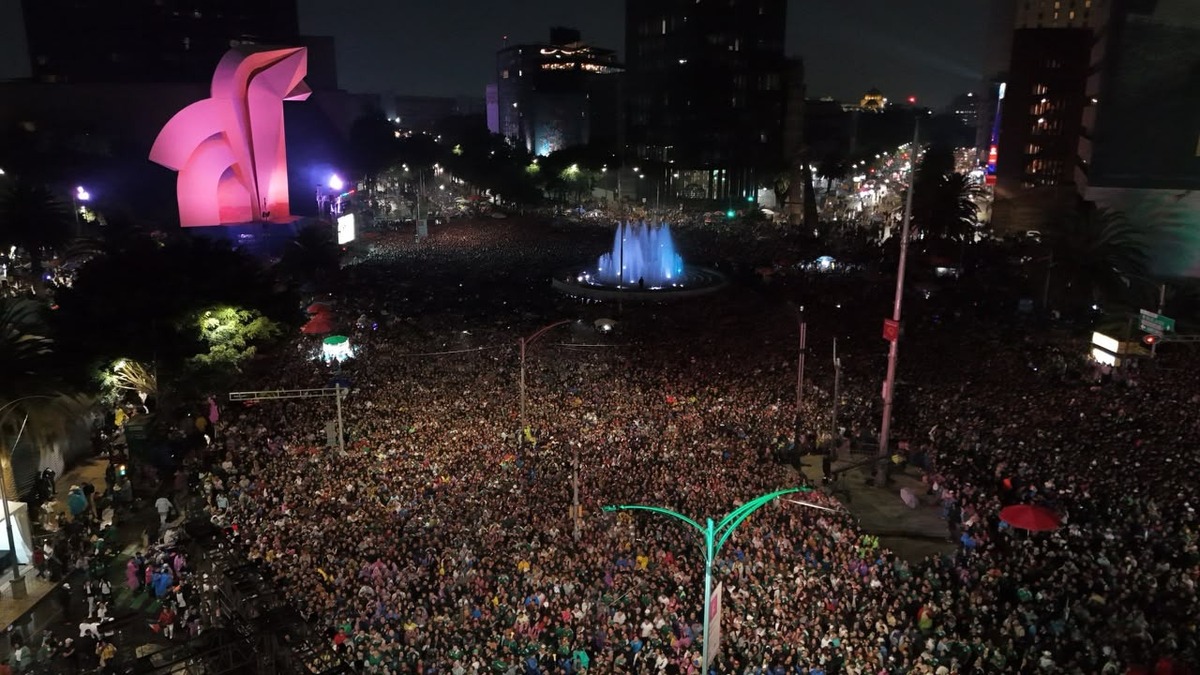 Los aficionados abarrotan las calles de la Ciudad de México tras el triunfo de la Selección. | Foto: Especial