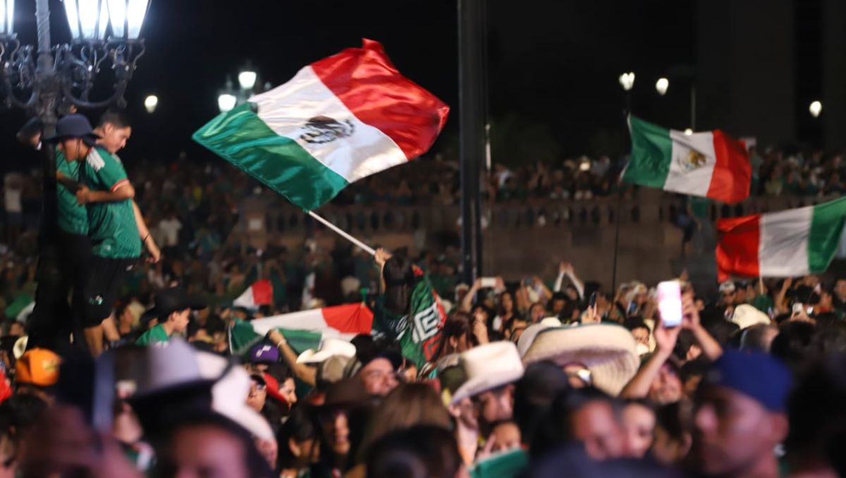 Los aficionados celebraron la victoria de la Selección Mexicana en Monterrey. | Luis Guerra