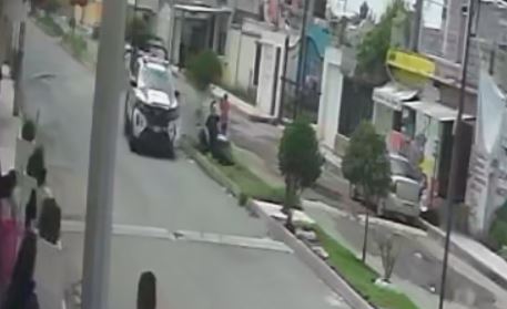 Captan video de presunto atropellamiento en Tizayuca por una patrulla. (Cortesía)
