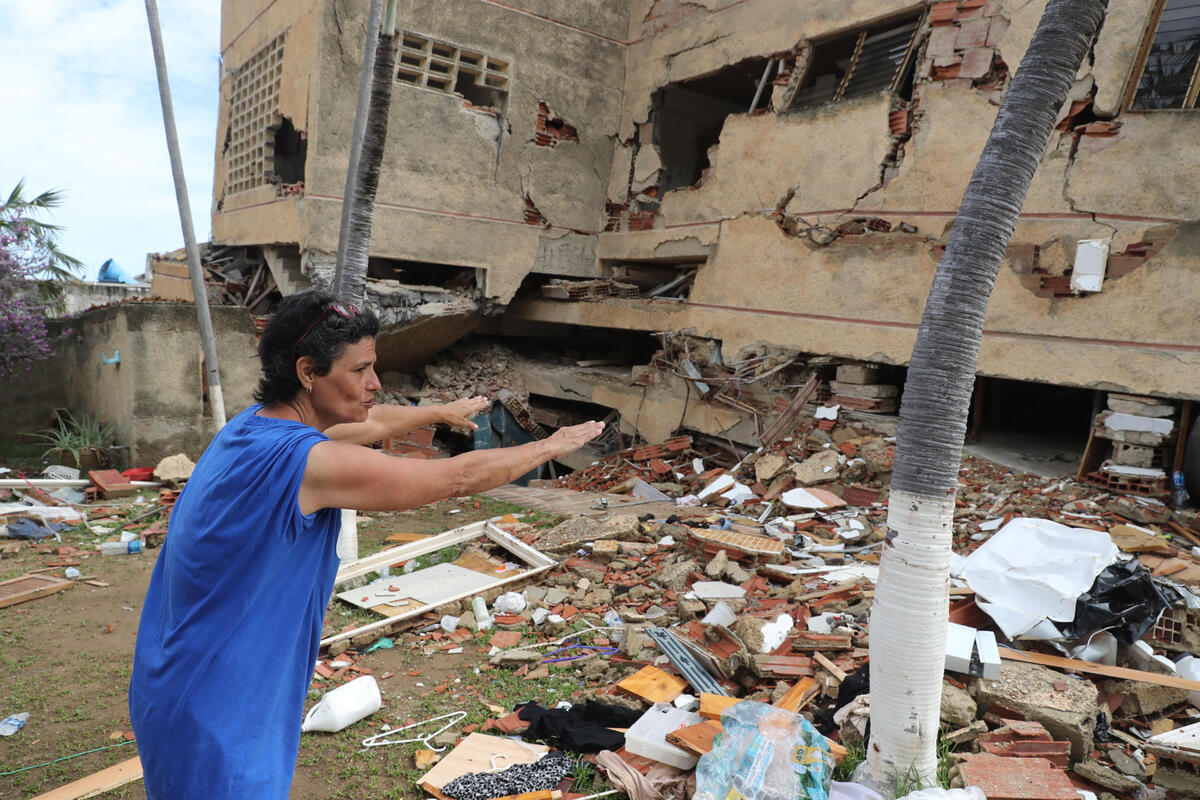 La damnificada vivía en destruida en La Guaira, una de las zonas más afectadas por los terremotos en Venezuela | Foto: EFE.