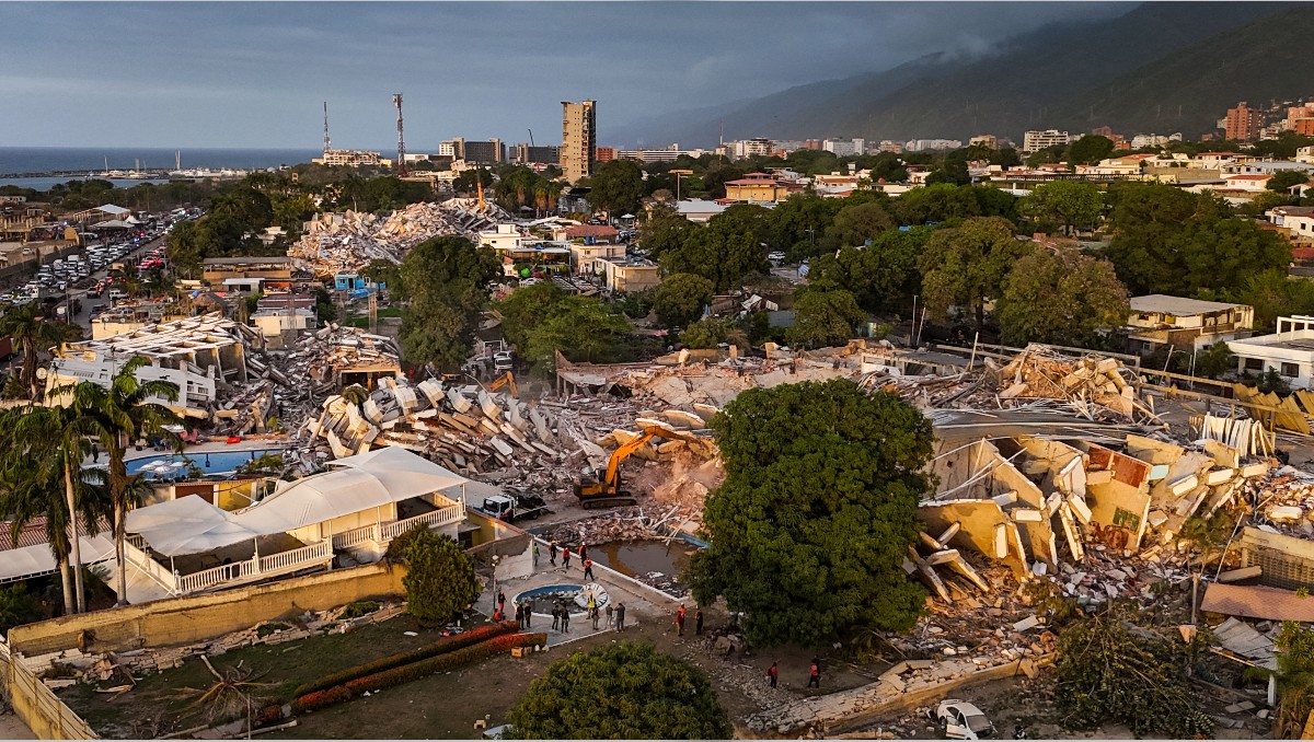 Edificios destruidos tras dos terremotos en Caraballeda, estado de La Guaira, Venezuela. | AFP