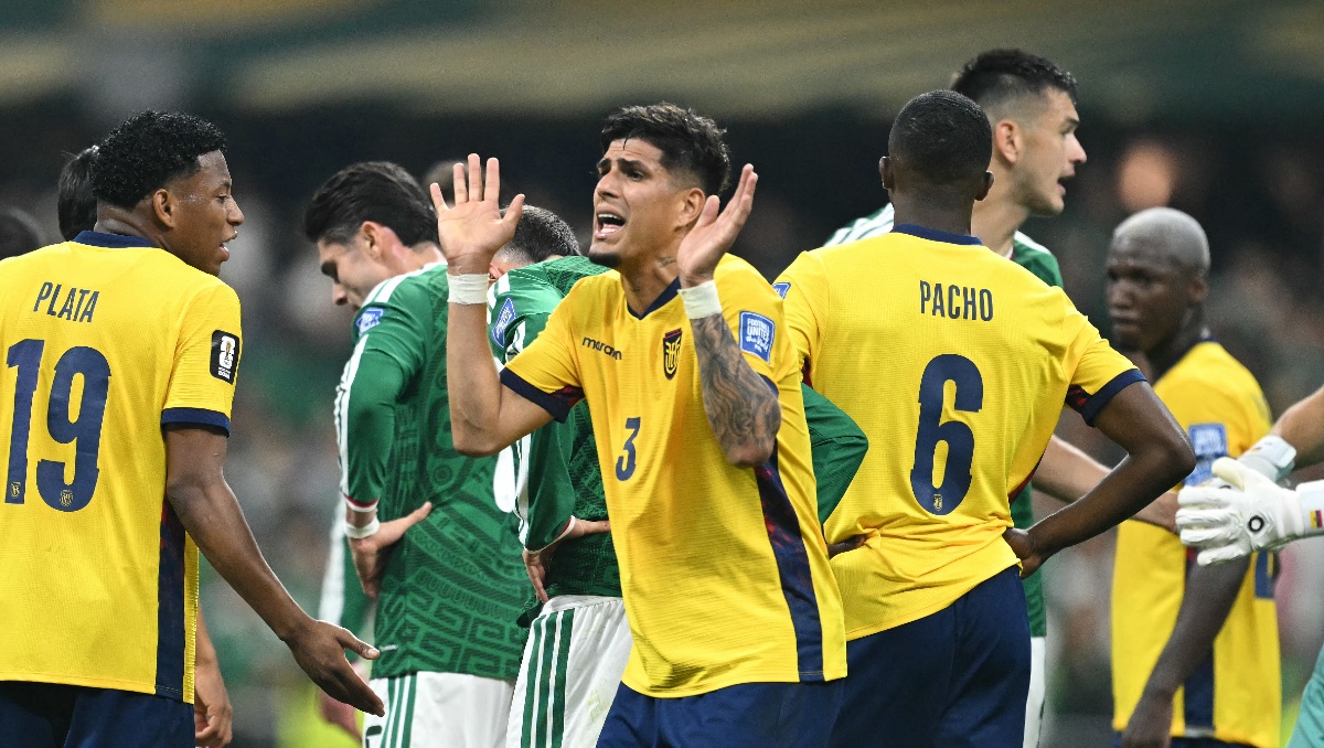 ¿Por qué expulsaron al ecuatoriano Piero Hincapié en el partido contra México del Mundial 2026? (AFP)