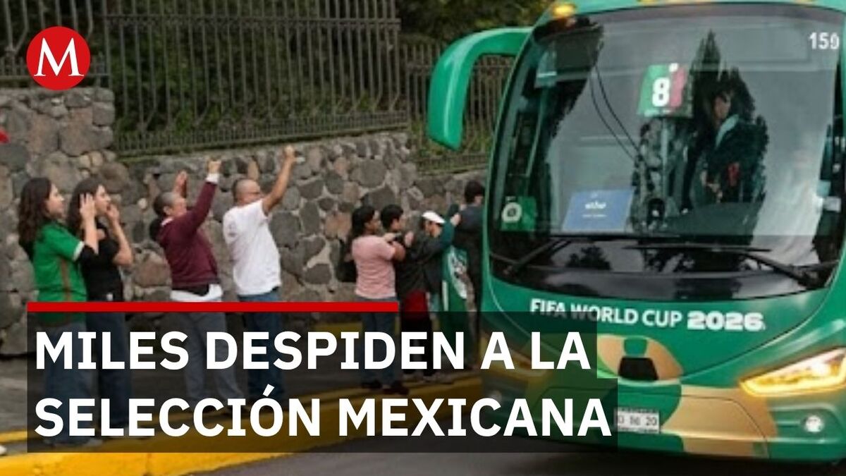 Familias enteras salen de sus casas para despedir a la selección antes del partido