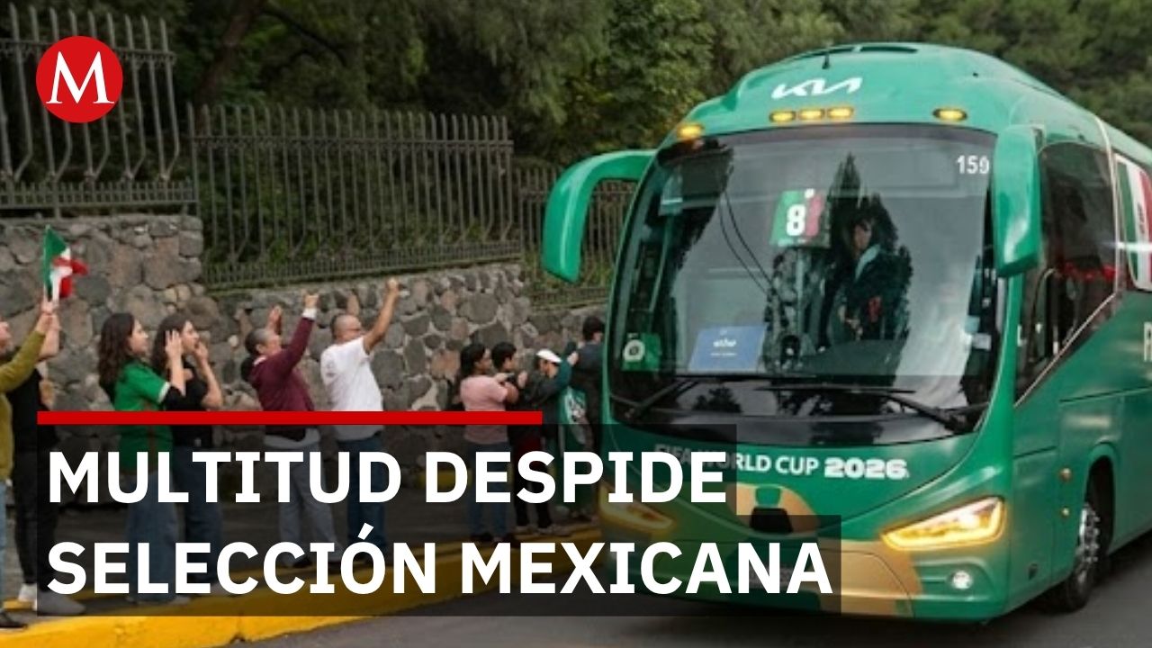 Familias enteras salen de sus casas para despedir a la selección antes del partido