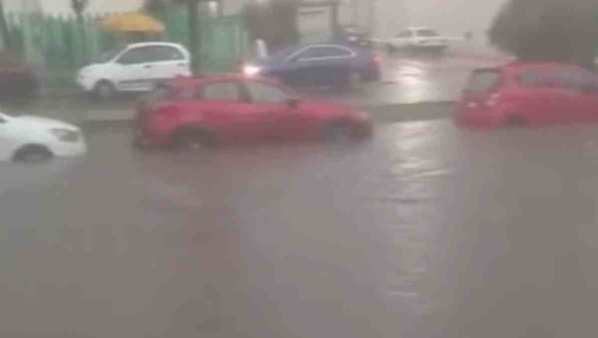 Las intensas lluvias generan encharcamientos y complican la circulación en vialidades del Valle de México. Foto: Especial