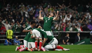 Jugadores de México festejan el gol contra Ecuador en el Mundial 2026 (Reuters)