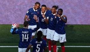 Francia derrotó por tres goles a cero a Suecia con un doblete de Mbappé, y ahora enfrentarán a Paraguay en Octavos de Final del Mundial.