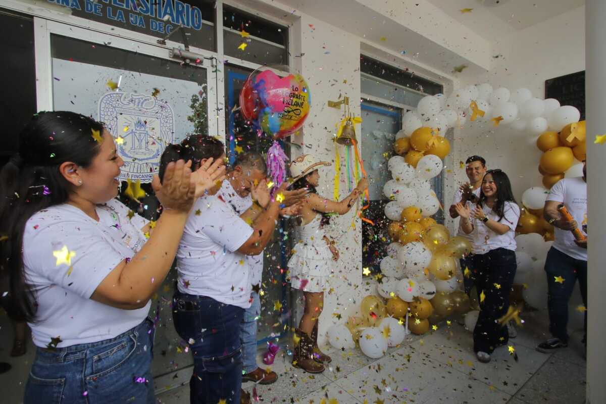Melanie, familiares, amigos y personal del Hospital Infantil celebran que venció la leucemia | Manuel Guadarrama