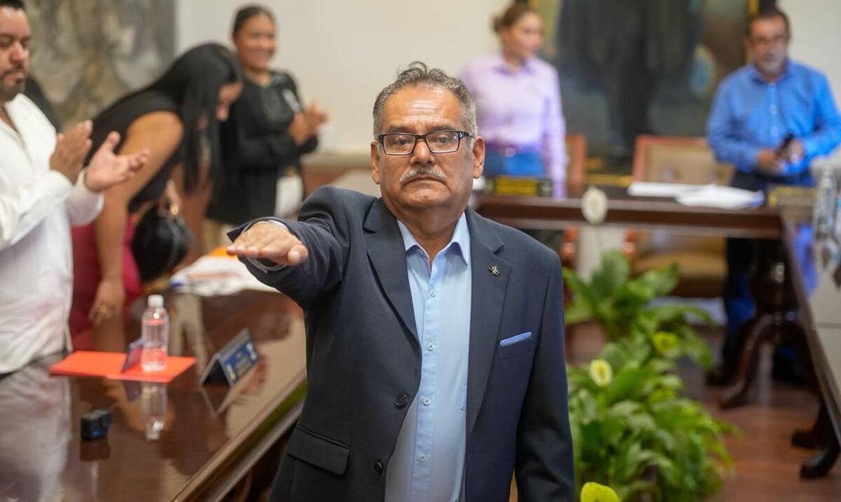 Salvador Molina toma protesta como alcalde de Cuautla. | Foto: Especial