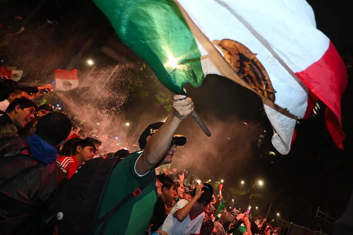 Aficionados en las inmediaciones del Ángel de la Independencia en festejos mundialistas. | Daniel Augusto