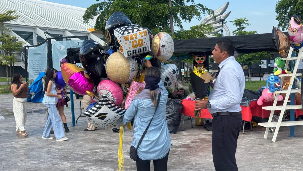 Graduaciones en Tamaulipas impulsan renta de salones y venta de flores