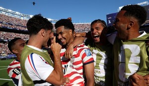 La Selección de Estados Unidos derrotó, con 10 hombres, a Bosnia y Herzegovina para meterse a Octavos de Final del Mundial 2026.