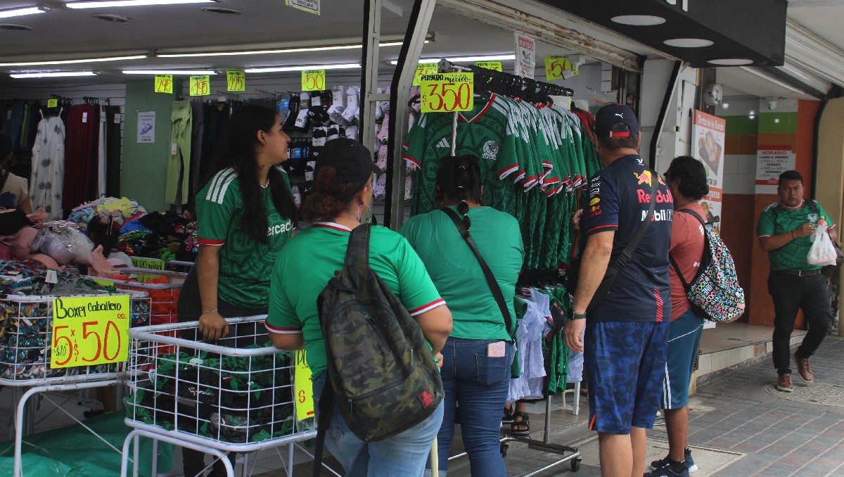La euforia por el Mundial 2026 ha impulsado las ventas en comercios de Tamaulipas. (Yazmín Sánchez)