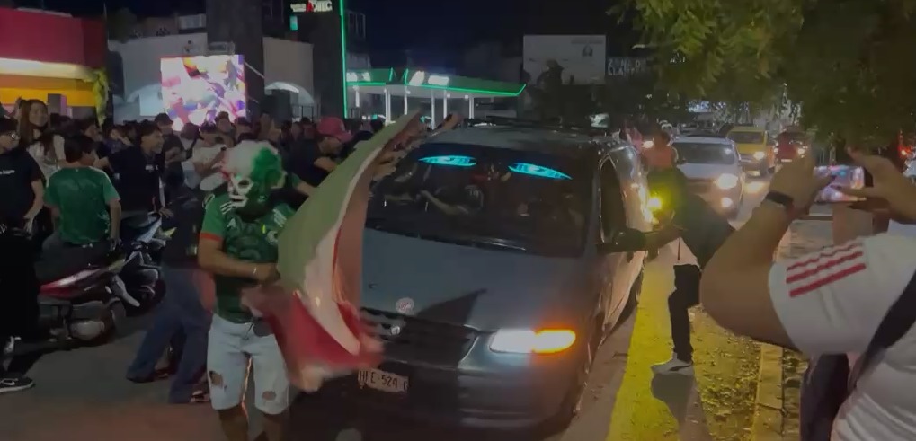 Los festejos mundialistas en Guerrero degeneran en vandalismo a autos y conatos de bronca. | Especial