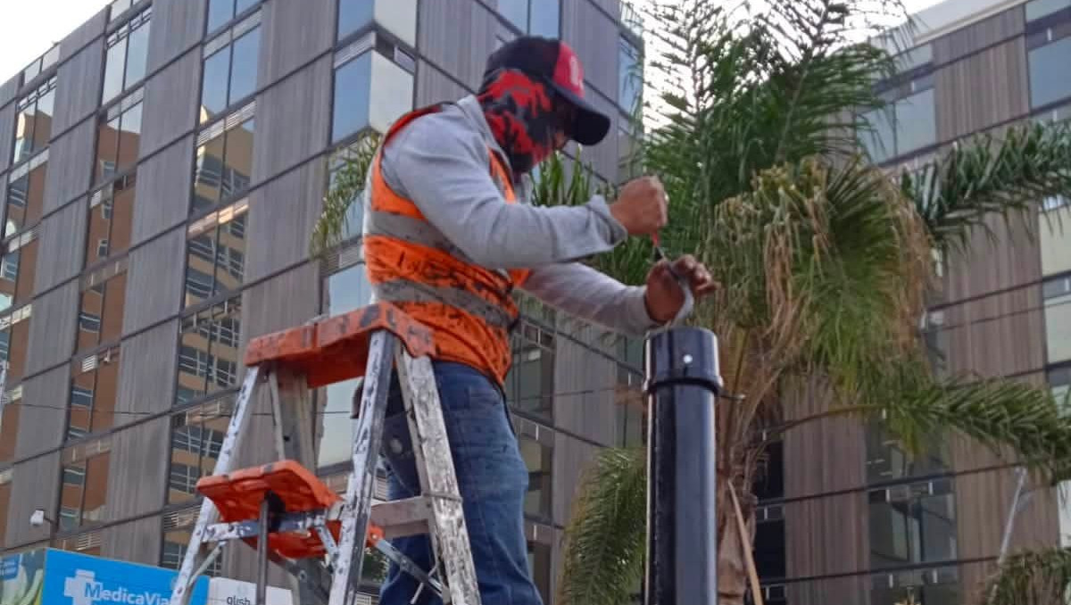 Festejos por la Selección Mexicana dejaron semáforos afectados en la Avenida Juárez | Cortesía: Ayuntamiento de Puebla
