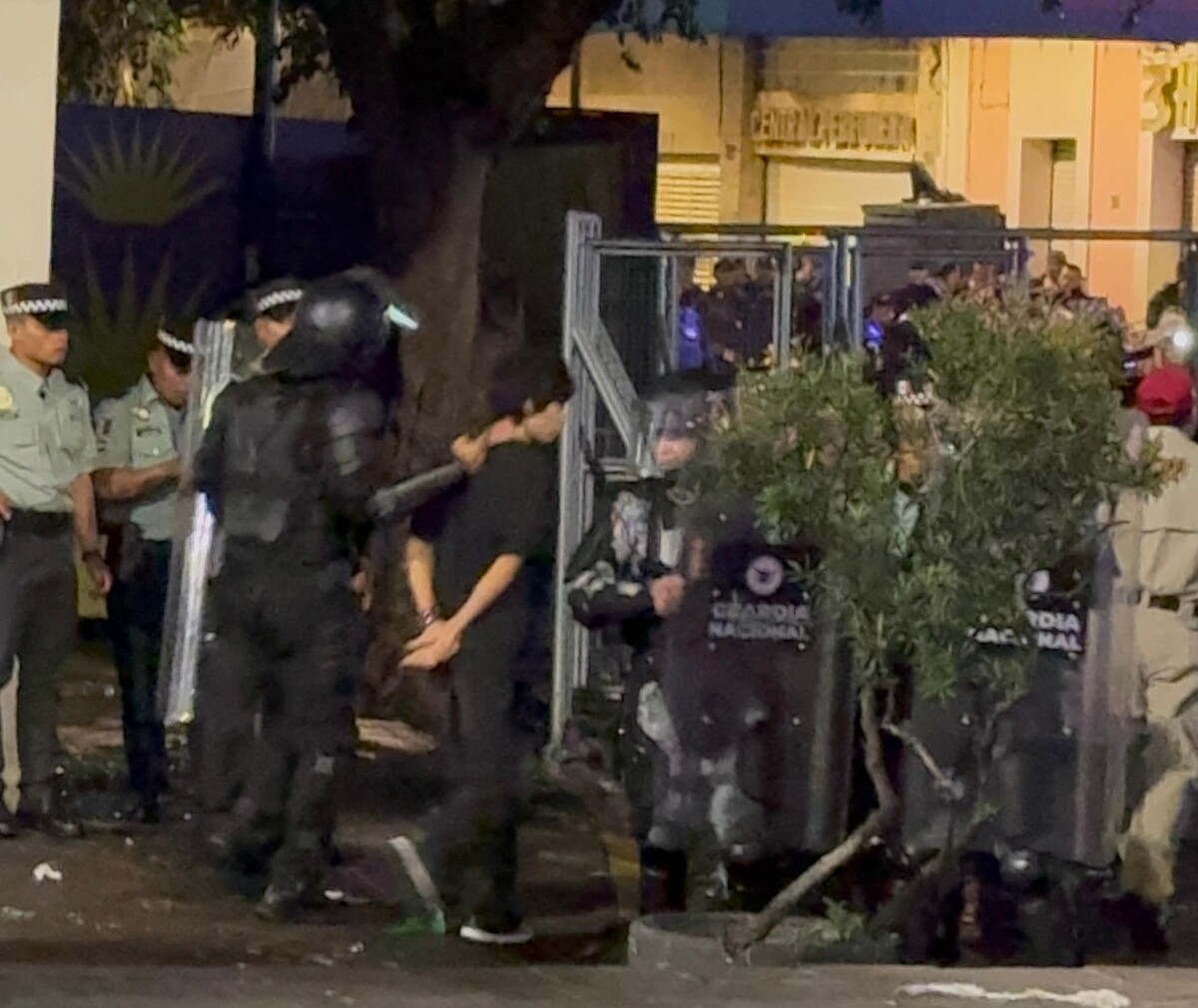 Fueron 40 los detenidos tras los disturbios en Guadalajara. (Tony Martínez)