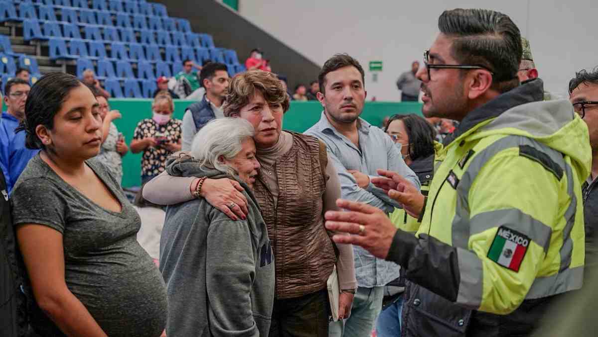 El gimnasio de la UTN funciona como refugio para familias y mascotas evacuadas por la fuga de gas en Nezahualcóyotl. Foto: Especial
