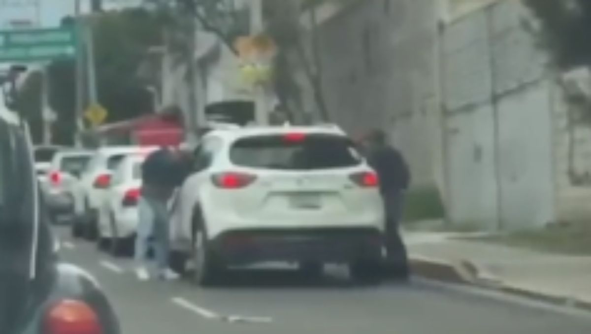 Graban asalto a mano armada a plena luz del día en Puebla | Redes sociales (testigo anónimo)