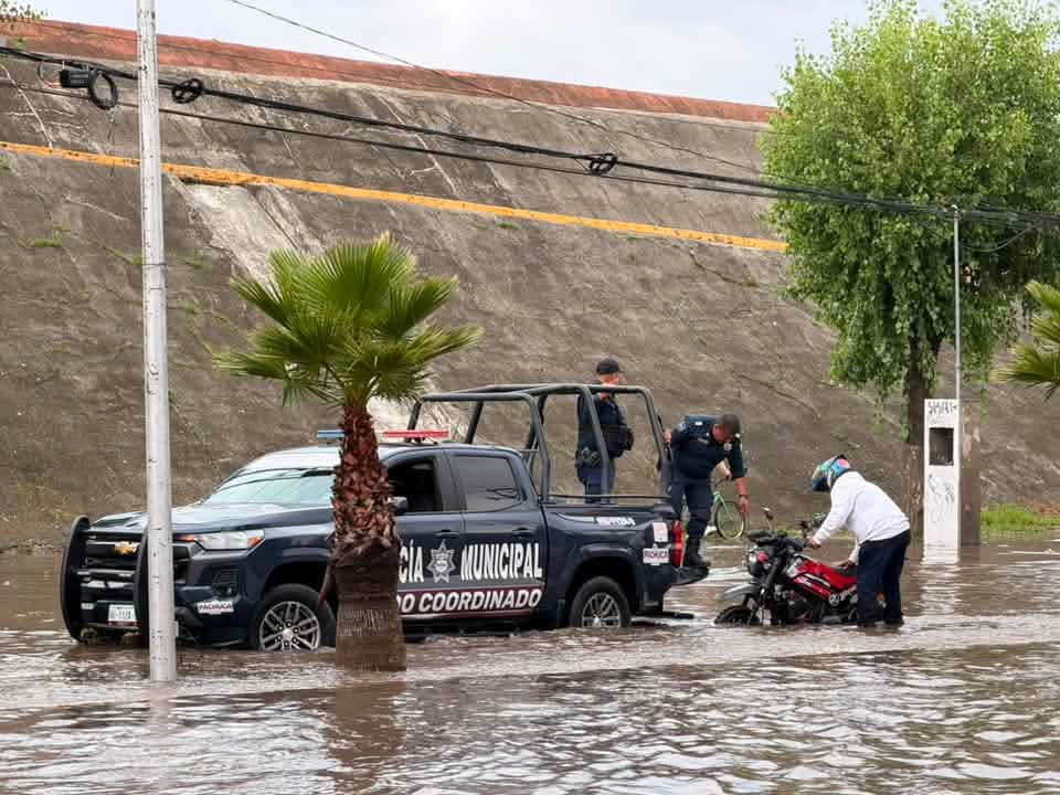 Inundación sobre el bulevar Felipe Ángeles a la altura del Estado Hidalgo . (Guadalupe Trejo)