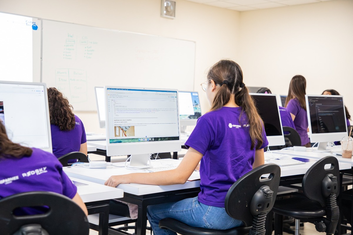 Patrones Hermosos acerca la ingeniería a niñas y jóvenes de La Laguna.| Especial.
