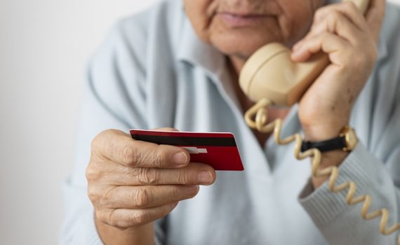Red delictiva suplanta identidades de titulares de la UIF, el SAT y Buen Gobierno para defraudar a jubilados. | Especial