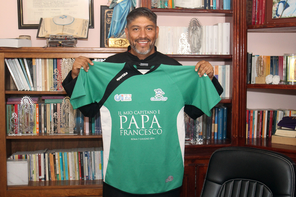 Sacerdote Luis Martín Lugo dijo que vestir la casaca del tricolor fue una experiencia muy bonita e inolvidable | Rolando Riestra