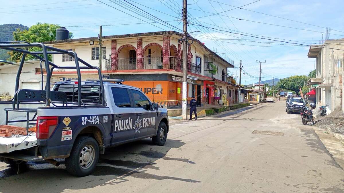 El ataque armado ocurrió al interior de la ferretería El Bronce, en Ixhuatlán del Café.