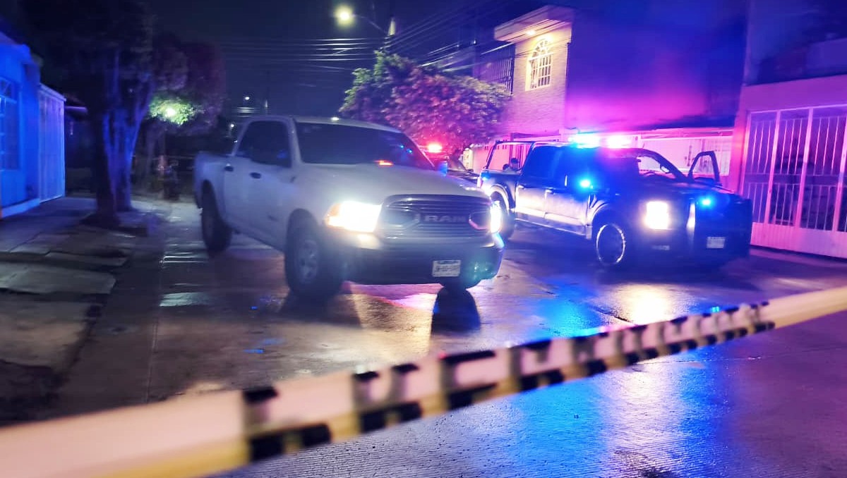 Autoridades y policías acudieron al lugar del asesinato en Tonalá (Vicente Torres Alfaro)